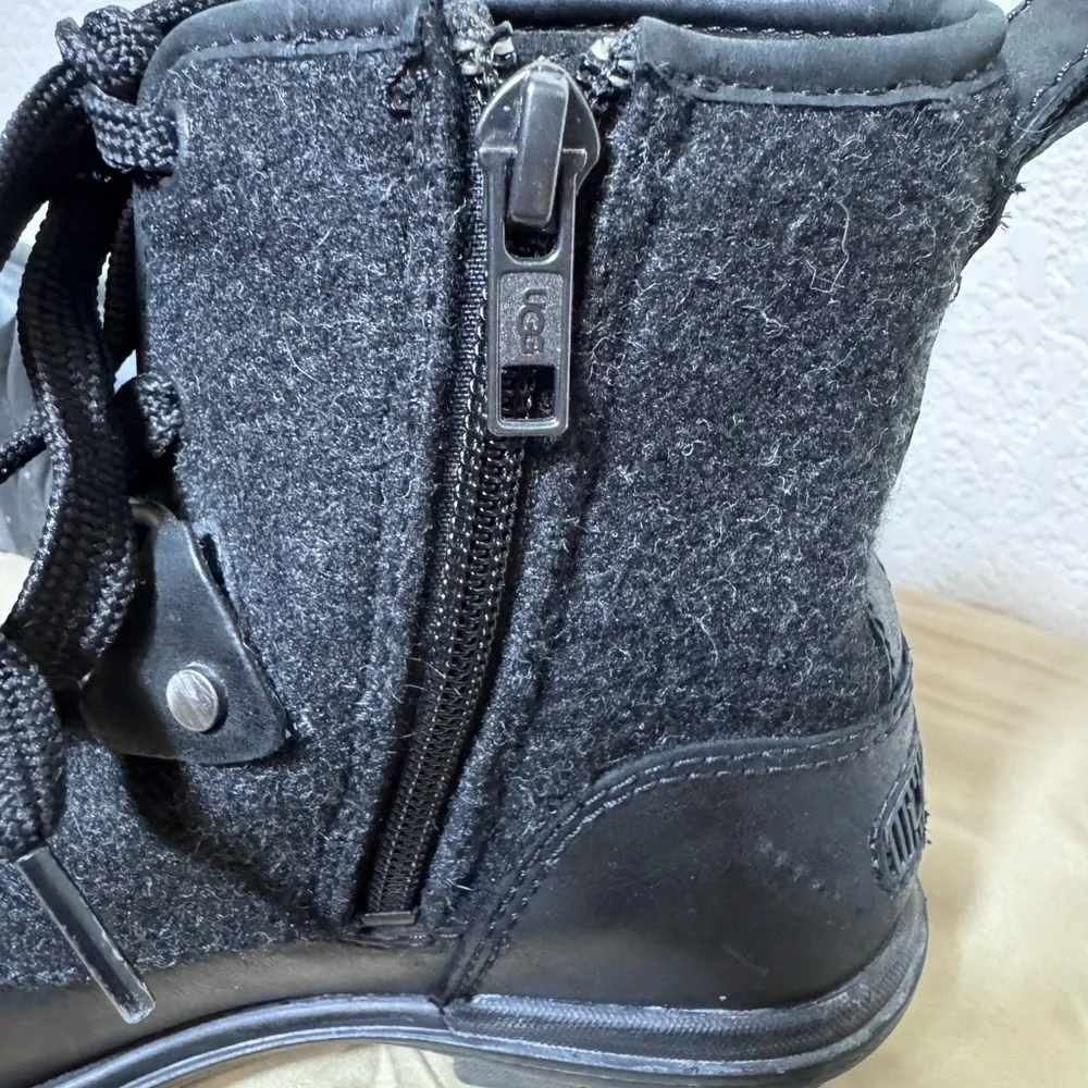 UGG Women's/Girls Hapsburg Laces & Zipper Black Leather Boots - Size 5.5